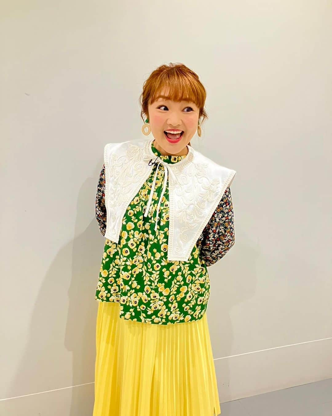 柳原可奈子さんのインスタグラム写真 - (柳原可奈子Instagram)「昨日は「ぽかぽか」&「とろみごはん」にコメントたくさんありがとう❤️  コメント欄すごく参考になりメモメモ_φ(･_･が止まりません😊‼️  ありがたいことに実際に様々な施設で働いていらっしゃる方からのコメントもいただいています😍  わからないことがあれば、ぜひ質問⇄アドバイスのやりとりにコメント欄を使ってくださいネ💕💕💕 私も毎回じっくり読ませてもらっています❣️  コメントでも教えていただきましたが、 「肉じゃが」や「シチュー」などはジャガイモをあえて煮崩したり、 ひきわり納豆の極刻みのものをごはんと混ぜて納豆ご飯、 オクラのネバネバを細かく刻んでカニカマとマヨとあえるのも長女の好きなメニューだよ😊  そうそう✌️ 最近大好評だったのは 「魚河岸あげとろみあんかけめんつゆ煮」‼️ 魚河岸あげは確かにやわらかくて美味しいよね〜🐟私も大好き😘 また思い出したら書くね〜🍚  さて、今夜の「嗚呼‼️みんなの動物園」は 24時間TVでも大好評だった、 🐶相葉さん保護犬トリミング🐶 台湾スペシャル完全版だよ☺️ サンシャイン池崎さんも相葉さんと仲良しコンビでトリミングしてました💕 ぜひご覧くださいね🐕❤️  #嗚呼みんなの動物園  #サンシャイン池崎　さん  #保護犬」9月9日 11時25分 - yanagihara_kanako_