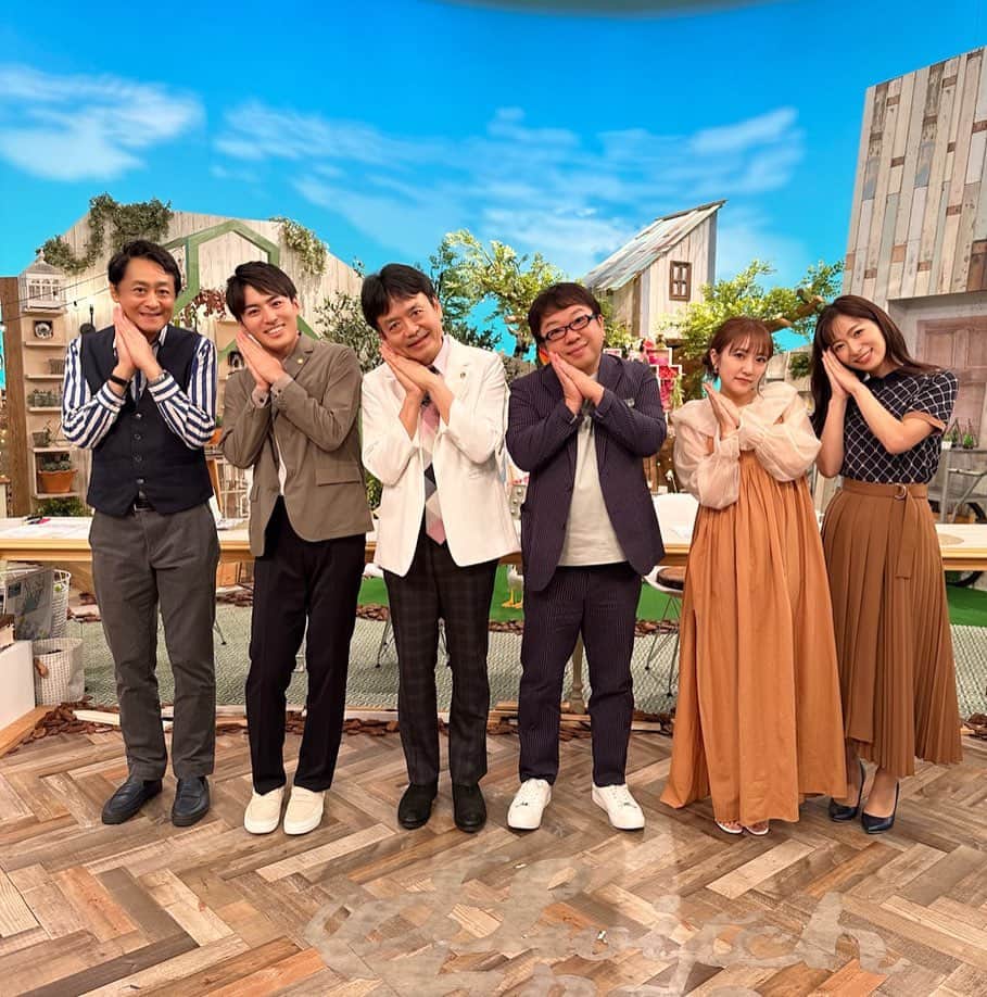 のインスタグラム：「東海テレビ スイッチ！ 今回は睡眠について教えてもらいました☺️✨ 寝る直前にパジャマを着た方が眠るスイッチが入ると教えてもらったので実践してみたいとおもいます😴！  #スイッチ #東海テレビ #tv  衣装👗 トップス @neuna_official  ワンピース @muku__official___  イヤリング @anemone_official サンダル @charleskeith_jp」