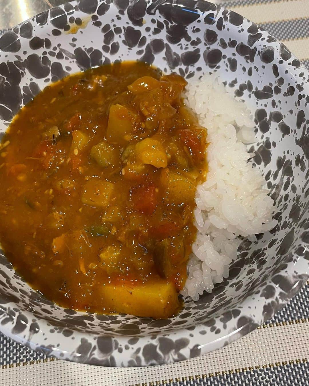 木村祐一のインスタグラム：「ちょっと前にカレーを作りましてね､翌日にはカレーうどんです〜。 #いつぞやの #カレーライス #カレーうどん #かーちゃん大喜び #子たち大喜び #ありがとう #かーちゃんとは妻」