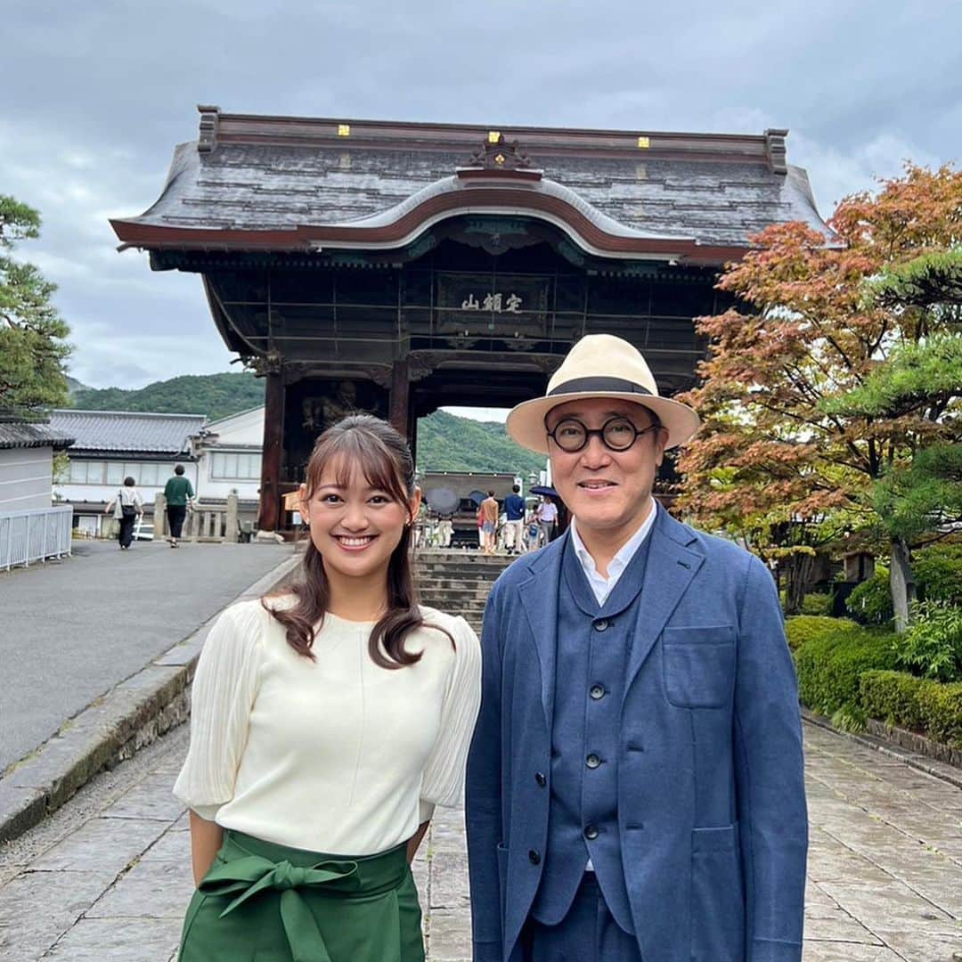 佐野史郎さんのインスタグラム写真 - (佐野史郎Instagram)「「善光寺お彼岸スペシャル2023秋」 2023年9月23日（土・祝）15:00〜15:30 SBC信越放送 司会：平山未夢アナウンサー 出演：佐野史郎  長野ローカル番組なので、信越地方の方しかご覧いただけないようですが、視聴可能でしたら、是非!! 長野県は、諏訪や軽井沢、昨年だと上田・・・各地訪れているのですが、長野市はもしかしたら初めてだったかもです。 初の善光寺詣!! びんずる尊者さまに触れ、体を癒していただき、真っ暗闇の中を手探りで進み「極楽の錠前」に触れる「お戒壇巡り」を体験することもできました。 思うこと、いろいろでありました。  【番組概要】 秋のお彼岸にあわせて善光寺大本願住職の鷹司誓玉上人に話を聞き、公開収録の講演では、俳優の佐野史郎さんをゲストに迎えた。初めて善光寺を訪れたという佐野さんは、参道から本堂をめぐり深く感じるものがあったと語る。講演では、これまでの役者人生や闘病生活を振り返り、私たちは何を大切に生きるべきか、ひとり一人に問いかけた。」9月9日 11時36分 - sanovabitch