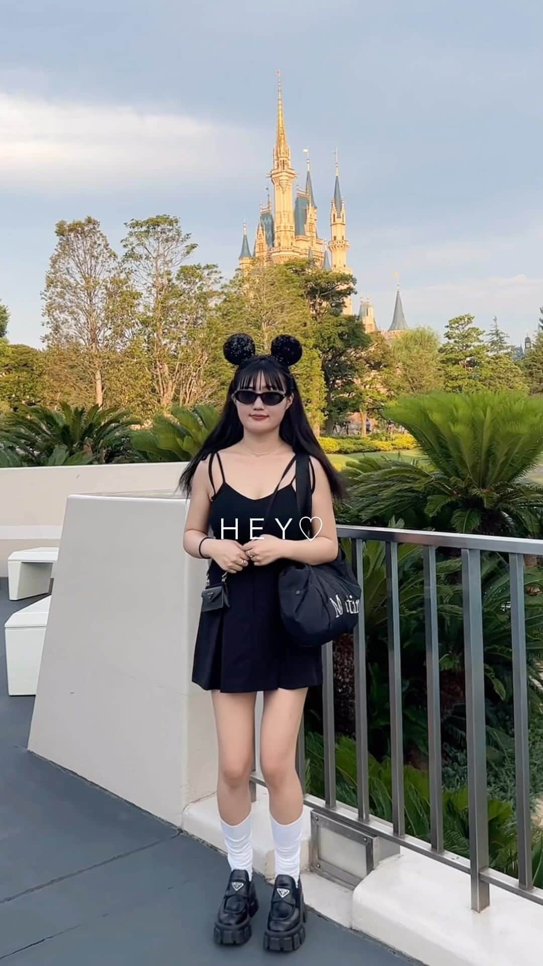河崎みーなのインスタグラム：「Tokyo Disney Land🖤🙌🏻 . . . . . . . . . . #ディズニー #ディズニーコーデ #ディズニーシー #ディズニーランド #東京ディズニーランド #tokyodisneyland #디즈니 #디즈니랜드」