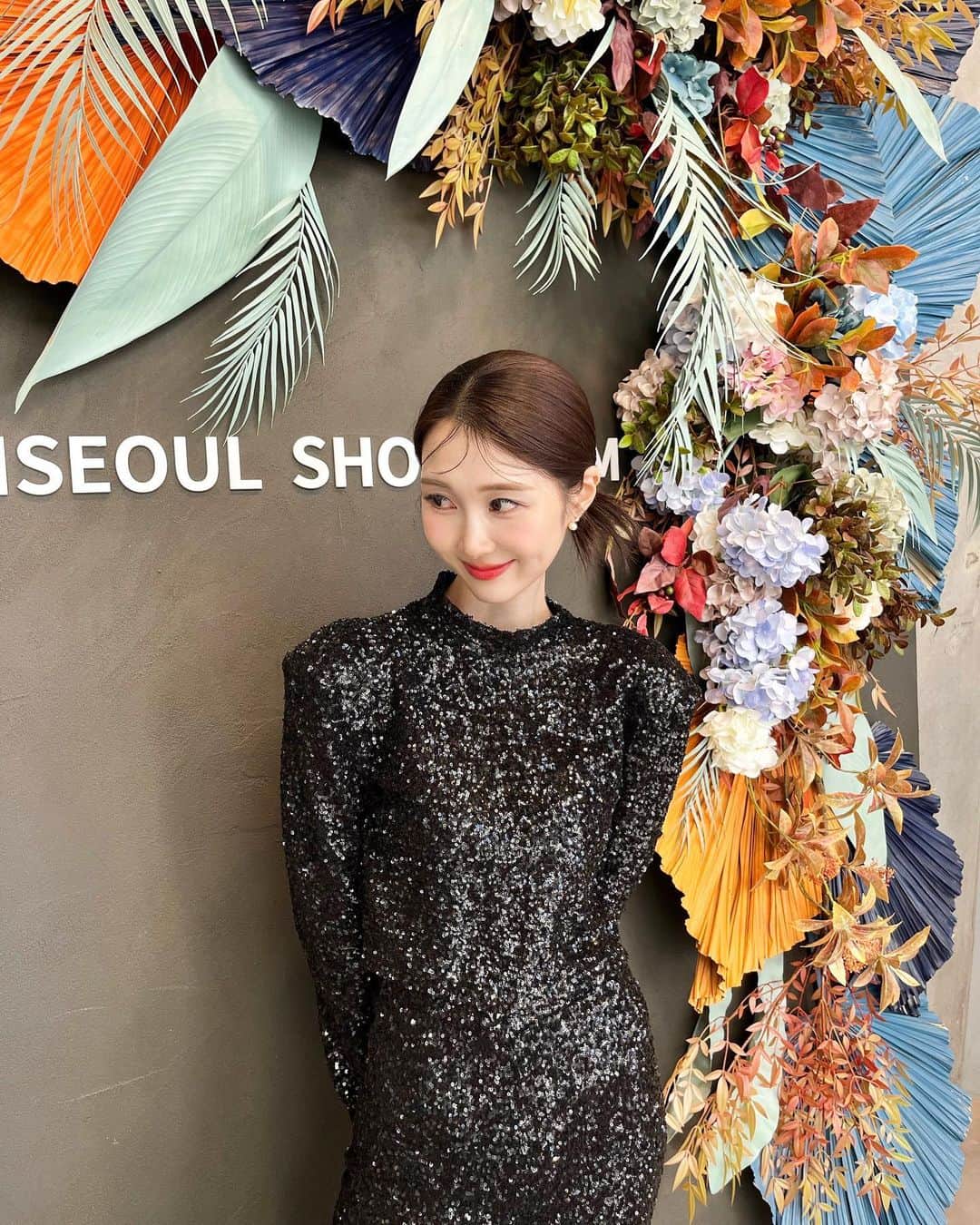 ANRIのインスタグラム：「@de_hannahshin 🦋💕💜 @seoulfashionweek_official @dstl.official  h/m @ha.ming.ming @jina_p_hair  @jungnam_official」