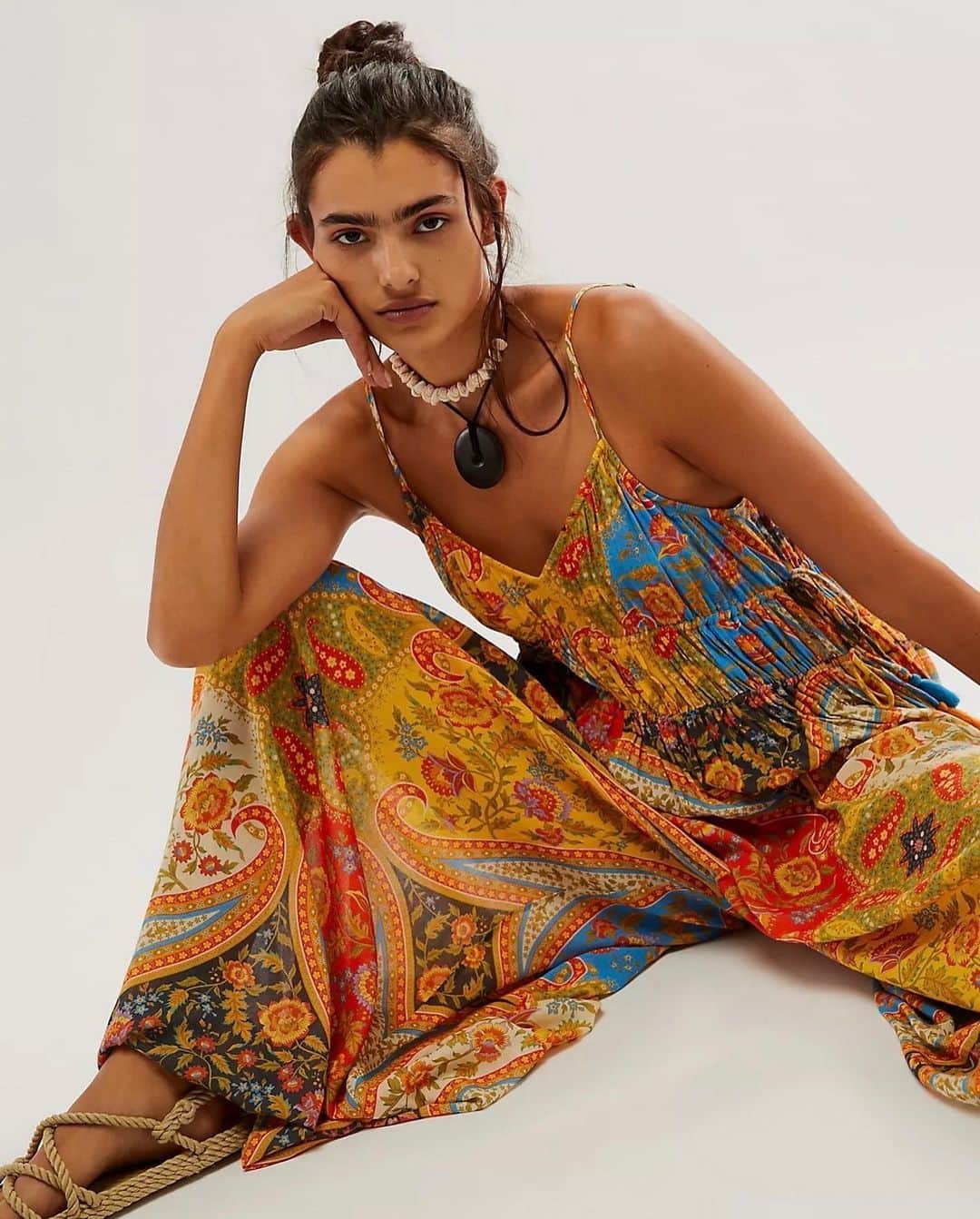 SPELLのインスタグラム：「Forever inspired by @freepeople ‘s take on our collections ~ a carousel of perfectly styled favourites… 💌」