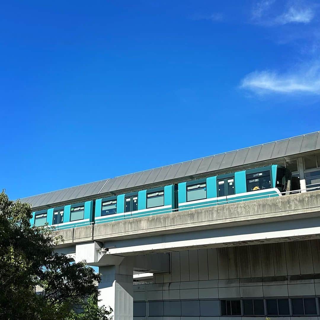 畑亜貴のインスタグラム：「六甲ライナーの自動運転に感じる健気さ。  #akhtravelogue #akhtlovestrain」