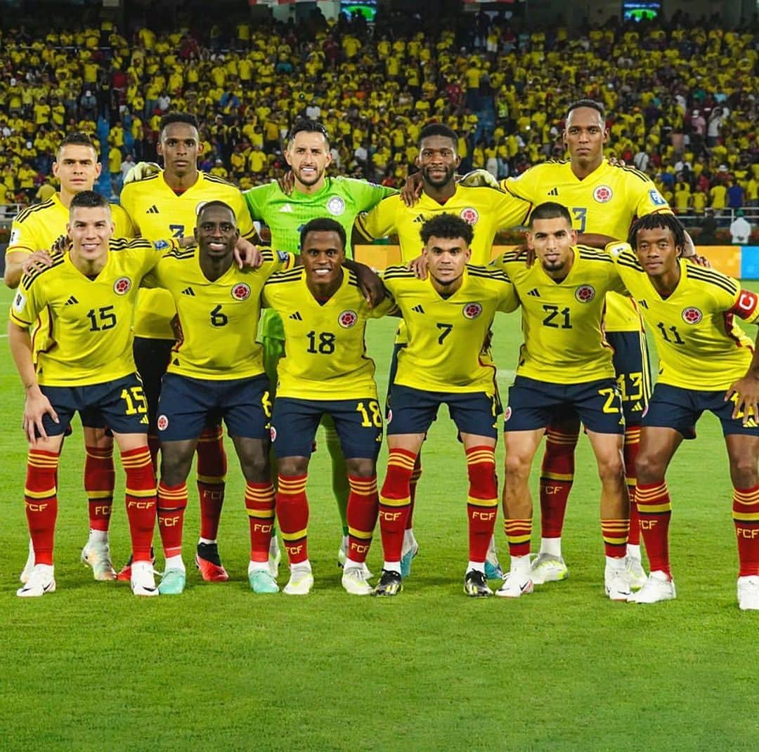 フアン・クアドラードのインスタグラム：「Solo tú sabes ABBA 🙏🏾💪🏾 felipenses 4:13 Fe unión familia @fcfseleccioncol」