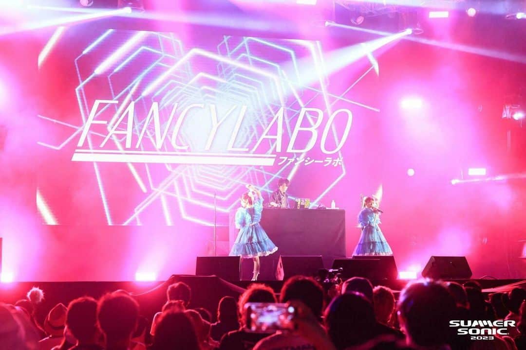 サマーソニックのインスタグラム：「TOKYO DAY2⚡  BEACH STAGE①🏝  #NightTempo feat. #FANCYLABO #鈴木雅之 #高中正義 #CIMAFUNK  公式サイトのPHOTO GALLERYで公開中💁 https://www.summersonic.com/2023live/tokyo-day2/  #サマソニ #summersonic」