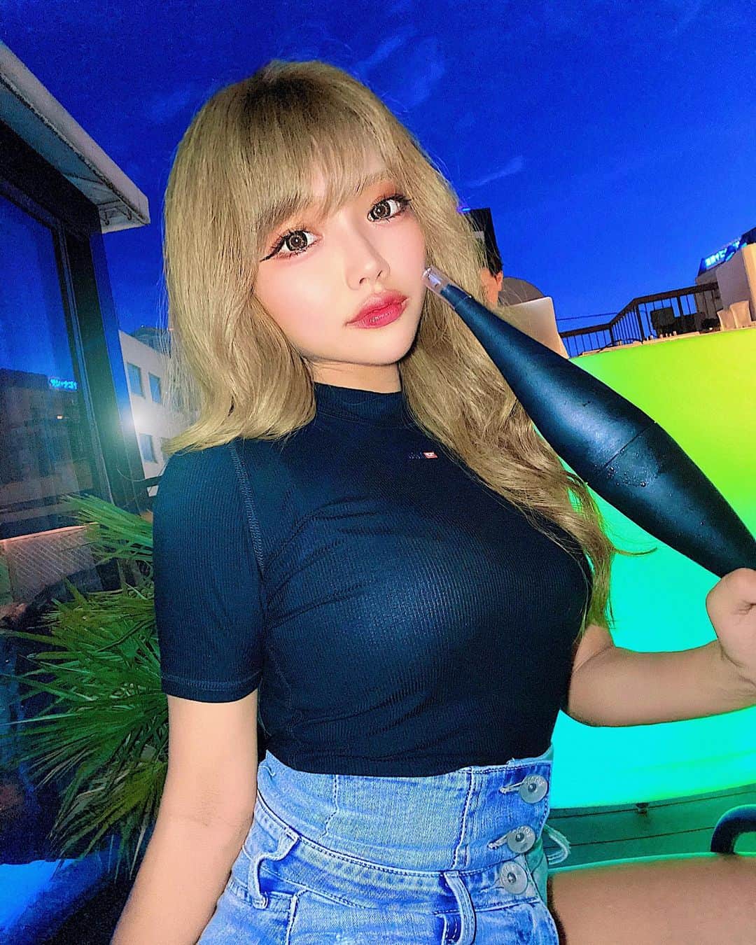 Hiiroのインスタグラム：「おはよ🦋💛  屋上で音楽楽しみながらBBQとシーシャすえるお店😶‍🌫️🩵  ひーろのスキが詰まってた🫶🏻  今週ラスト出勤🩵あそんでくださいな😈🩷 ・  ・  ・」