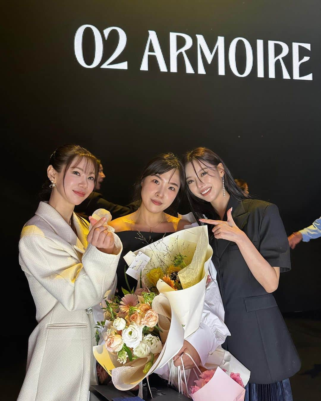 セリ のインスタグラム：「2024 S/S 서울패션위크' 세컨드아르무아' (02ARMOIRE) 컬렉션  패위기간동안 오늘 착장이 가장 반응 좋았다는 :) 사랑해요 아르무아 수민쌤의 감정의 색채가 잘 드러났던 쇼  너무 멋졌구 축하드려요~💐✨💖  #세컨드아르무아 #02ARMOIRE #02ARMOIRE_SS24  #세컨드아르무아패션쇼 #SFW #서울패션위크 #세리 #2024seoulfashionweek」