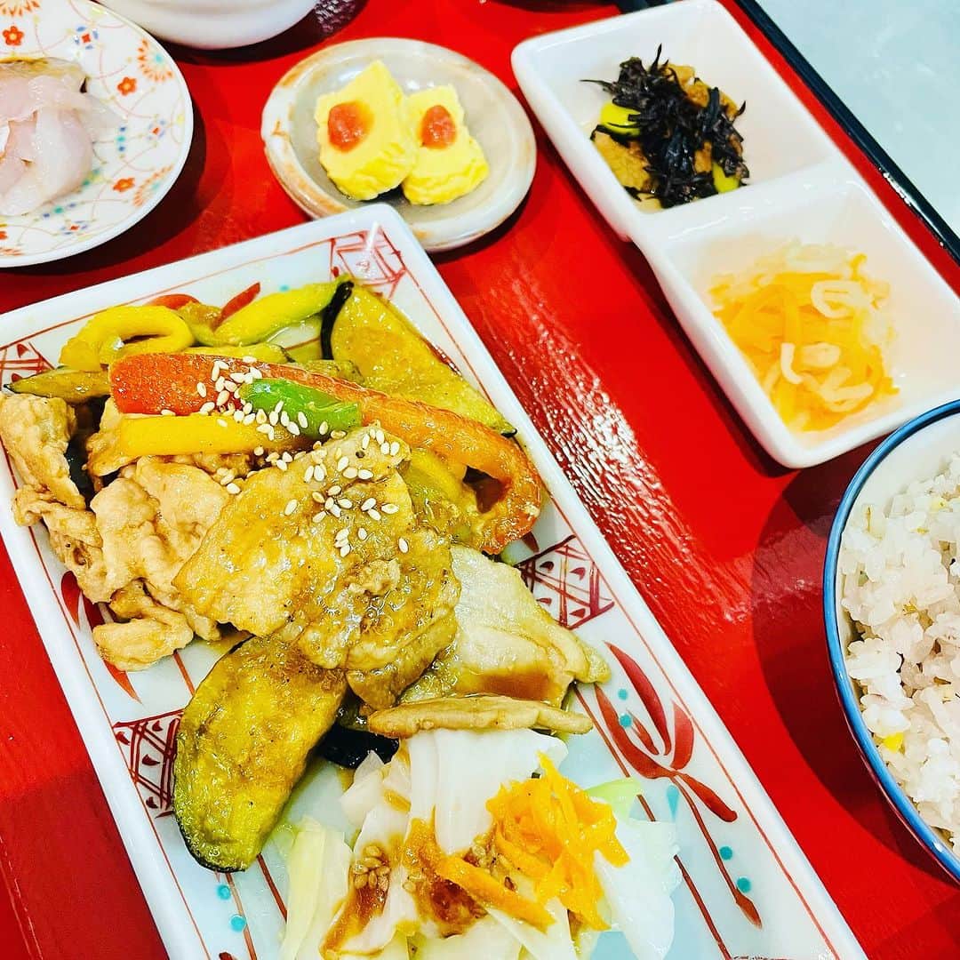 バルセンナリ食堂のインスタグラム：「【ぶた焼肉 定食】」
