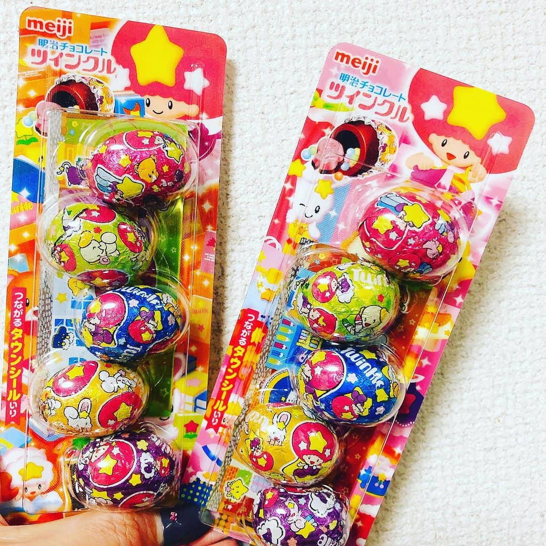 西尾夕紀さんのインスタグラム写真 - (西尾夕紀Instagram)「駄菓子屋さんに入ったら 色々テンション上がった♡ いろいろ買ったんだけど…。  ツインクルやっぱ可愛いね♡  皆さんは食べたことありますかぁ⁇  卵の中味が気になって 食べるのもったいないよー🤣 #駄菓子屋さん #ツインクル #チョコレート」9月9日 12時09分 - yuki_nishio_