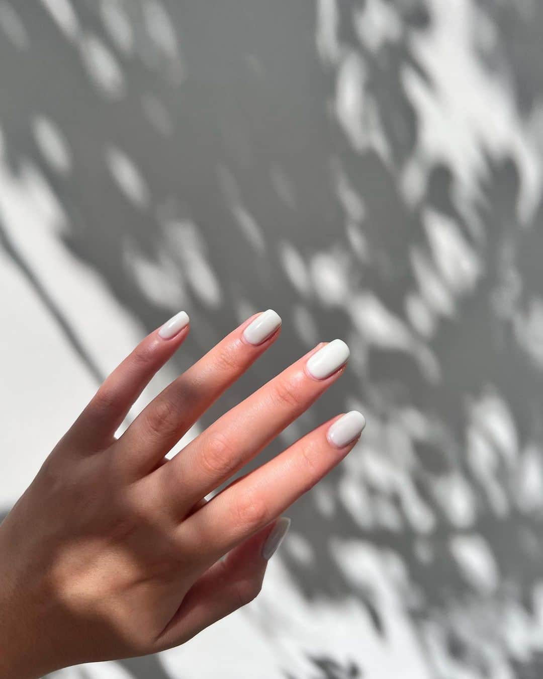 佐山彩香のインスタグラム：「うすみどり💚 絶妙なくすみカラーがすき☺️ #nails」