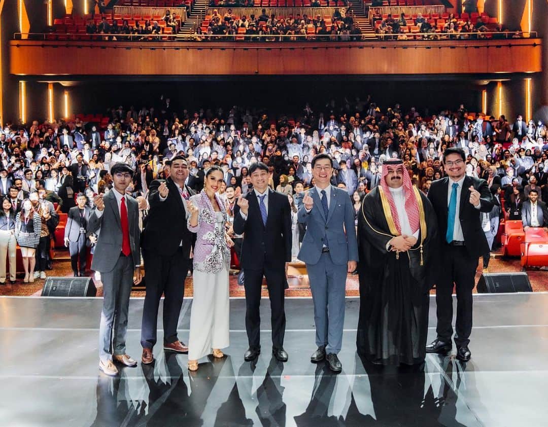 Cinta Lauraさんのインスタグラム写真 - (Cinta LauraInstagram)「Thank you for trusting me as your ASEAN Youth Ambassador 2023. 💜  Had such a fruitful discussion on education and it’s impact on youth employment in our ever changing world! Honored to have shared the stage with Mr. Othman Almoamar (Minister of Economy and Planning - Saudi Arabia), Mr. Jaemus Lim (Member of Singaporean House of Parliament) Mr. Jang Kyung-Tae (Member of the South Korean National Assembly) and Ms. Puteri Komarudin (Member of the Indonesian House of Representatives).   Hope to be back next year!」9月9日 12時14分 - claurakiehl