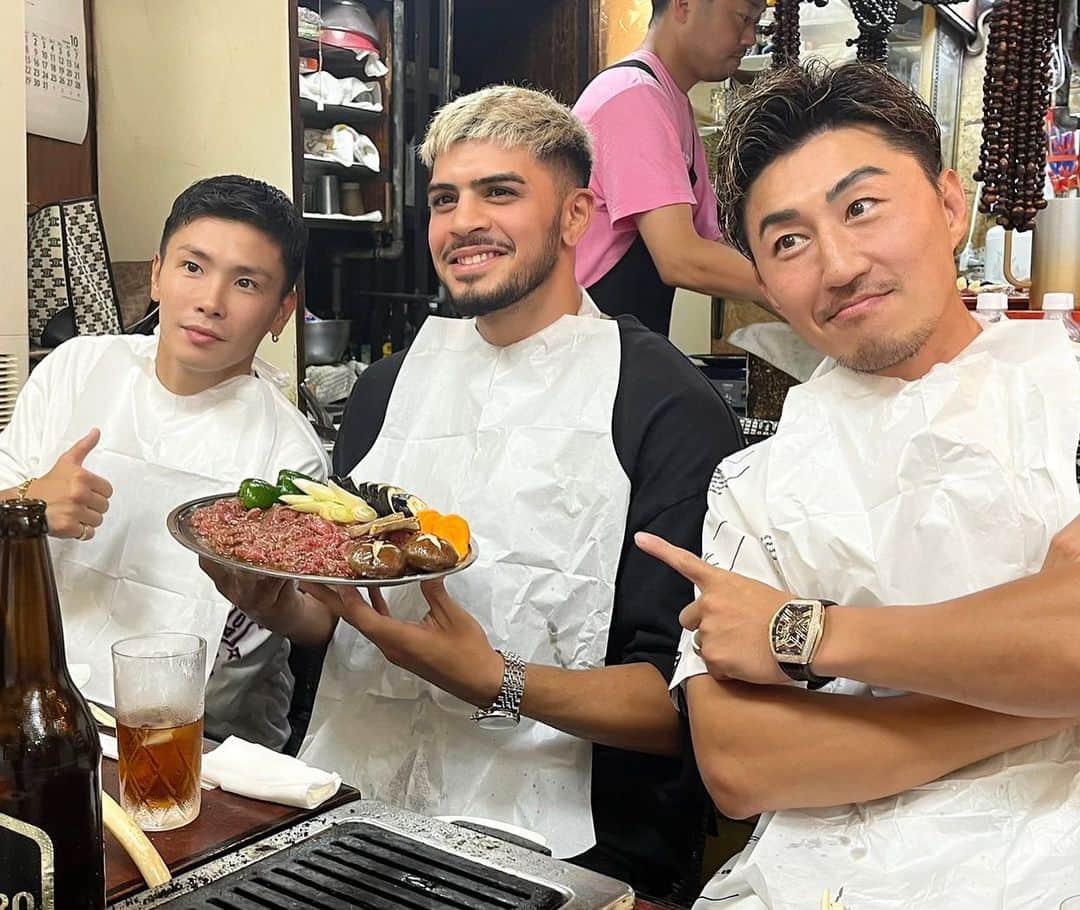 山崎秀晃のインスタグラム：「リスペクトメンバーで伝説ロース🙏 #安定の太郎さん」