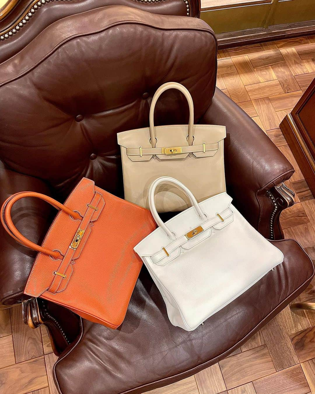 vintage Qooさんのインスタグラム写真 - (vintage QooInstagram)「New arrivals #Birkin30 🫶🏻  ▼Customer service English/Chinese/Korean/Japanese *Please feel free to contact us! *商品が見つからない場合にはDMにてお問い合わせください   ▼International shipping via our online store. Link in bio.  #tokyovintageshop #오모테산도 #omotesando #aoyama #表參道 #명품빈티지 #빈티지패션 #도쿄빈티지샵  #ヴィンテージファッション #ヴィンテージショップ #hermes #hermesbirkin #hermesbirkin30 #エルメス #エルメスバーキン #エルメスバッグ #에르메스 #빈티지에르메스 #에르메스가방 #에르메스버킨 #버킨백 #빈티지버킨」9月9日 12時35分 - vintageqoo