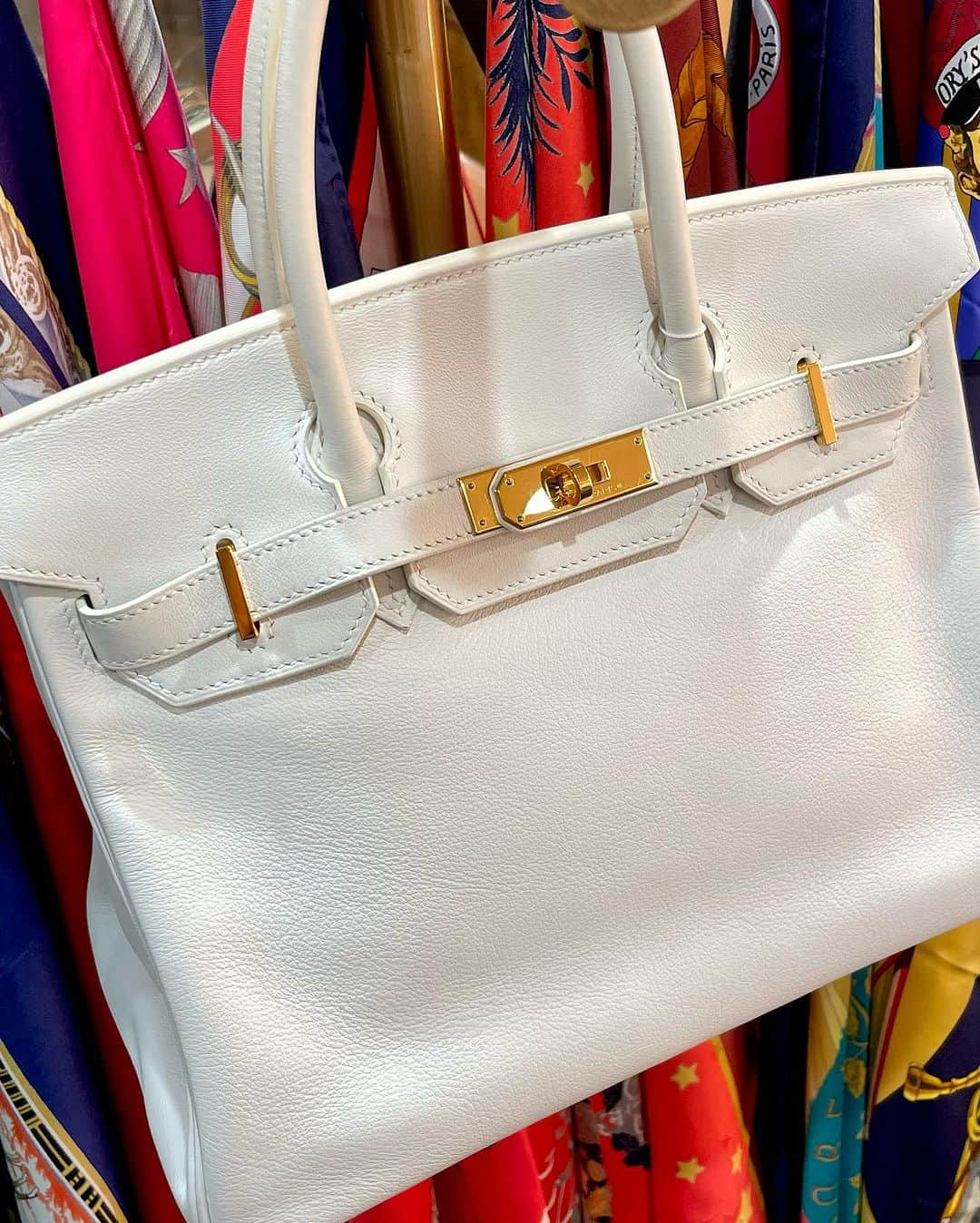 vintage Qooさんのインスタグラム写真 - (vintage QooInstagram)「New arrivals #Birkin30 🫶🏻  ▼Customer service English/Chinese/Korean/Japanese *Please feel free to contact us! *商品が見つからない場合にはDMにてお問い合わせください   ▼International shipping via our online store. Link in bio.  #tokyovintageshop #오모테산도 #omotesando #aoyama #表參道 #명품빈티지 #빈티지패션 #도쿄빈티지샵  #ヴィンテージファッション #ヴィンテージショップ #hermes #hermesbirkin #hermesbirkin30 #エルメス #エルメスバーキン #エルメスバッグ #에르메스 #빈티지에르메스 #에르메스가방 #에르메스버킨 #버킨백 #빈티지버킨」9月9日 12時35分 - vintageqoo