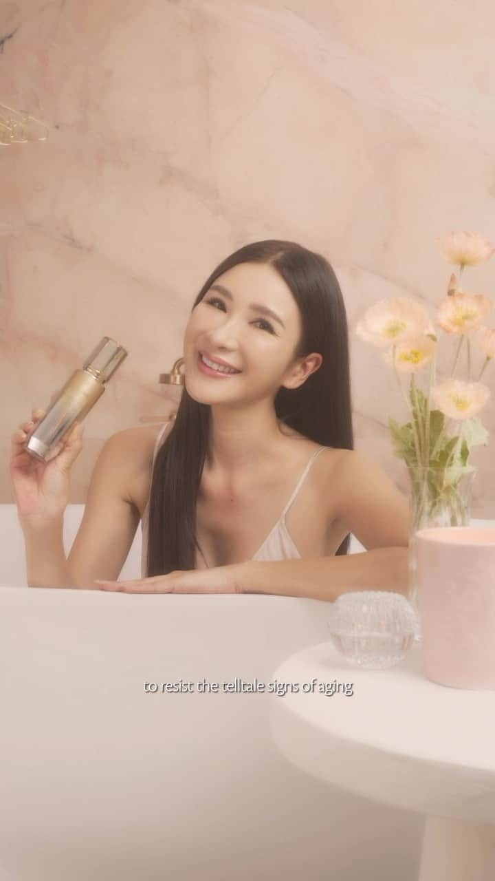 ジェイミー・チュアのインスタグラム：「My end-of-day skincare routine with @cledepeaubeaute . Self-care has always been an important part of my life. I like to take time off to pamper my skin. With the new Cle de Peau Firming Serum Supreme and the daily V-Force massage to boost the efficacy of the serum. In just 2 weeks, I have noticed a positive change in the way my skin looks and feels.  #CPBCollective #SupremeAgeArtisans #ShapeofYouth #4DApproach #A/D」