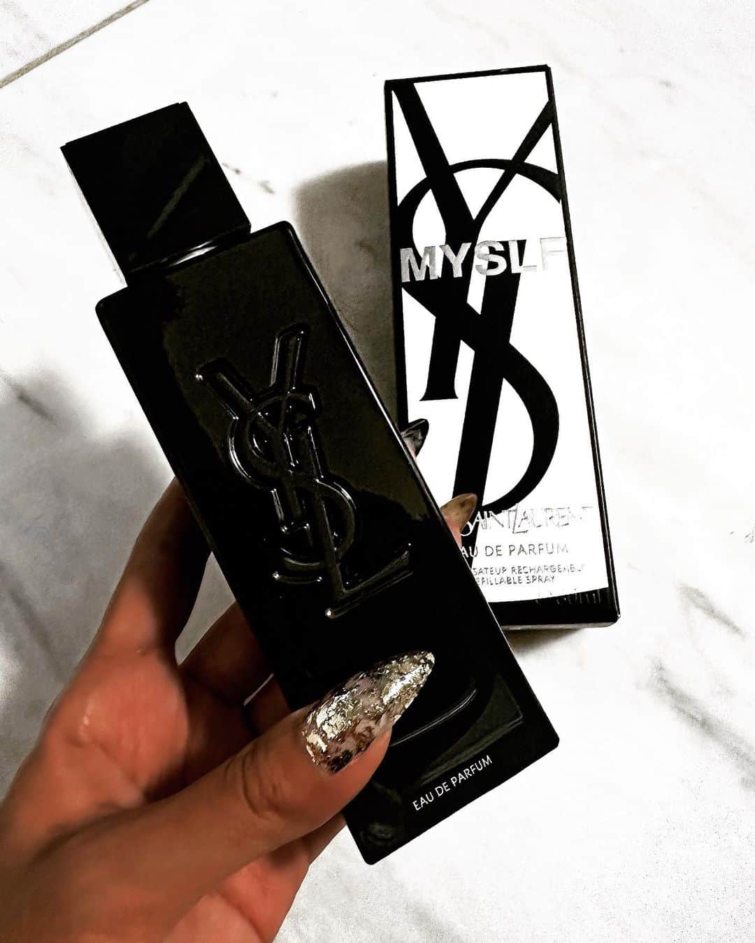 さんのインスタグラム写真 - (Instagram)「new perfume  @yslbeauty から新しく出たメンズの香水が ボトルから香りまで私好み過ぎて乗り換えた♡  やっぱり私はメンズの香りが好きで似合うみたい🖤」9月9日 12時42分 - hayamajunna