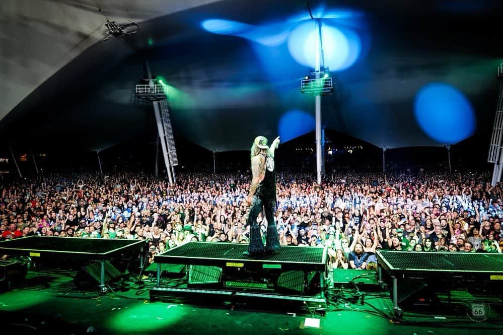 ロブ・ゾンビのインスタグラム：「Thanks Scranton! You guys fucking rocked hard tonight! #robzombie #freaksonparadetour #scranton」