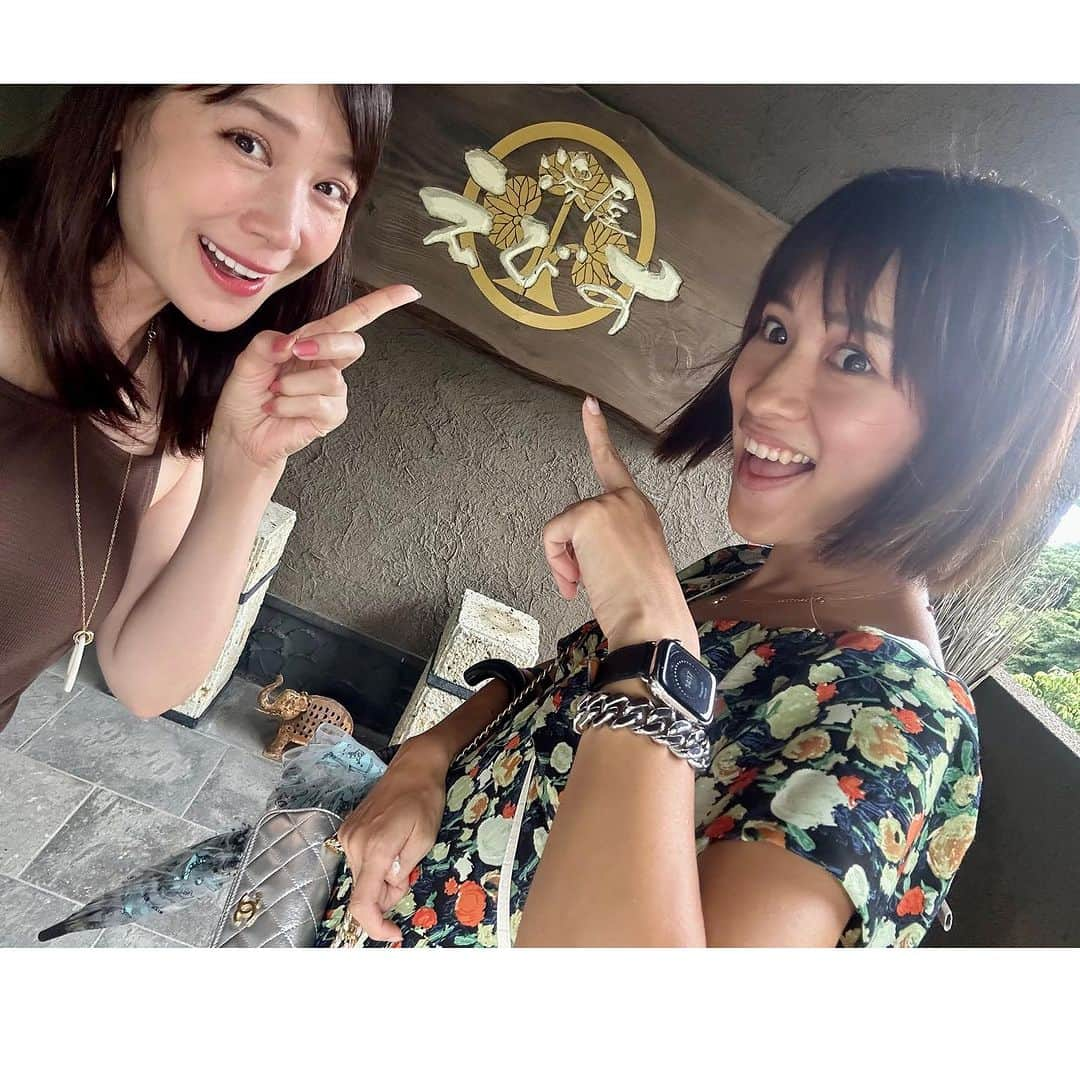 相沢まきさんのインスタグラム写真 - (相沢まきInstagram)「《夏休みの思い出2》 仲良くしてもらっている　@fanfan_closet の大分の実家に泊めてもらい、毎日温泉三昧♨️ 別府市の《ひょうたん温泉》と明礬温泉《えびすの湯》が種類も多くて湯上がりも肌すべすべで大満足でした✨ 子供達はお家の方が色々準備をしてくれて、お寿司屋さんごっこで注文取ってみんなのお寿司を握り、バイト代までもらってとっっても楽しそうで、貴重な経験を色々させてもらえて最高な旅となりました✈️ 子供の新学期も始まったので、少し自分の時間も過ごしたい所です✨ 貸してもらった　@fanfan_closet のワンピース可愛かった💕 #大分旅行　#夏休み　#アラフォーコーデ　#親子旅行　#別府温泉　#明礬温泉」9月9日 12時54分 - maki_aizawa0414