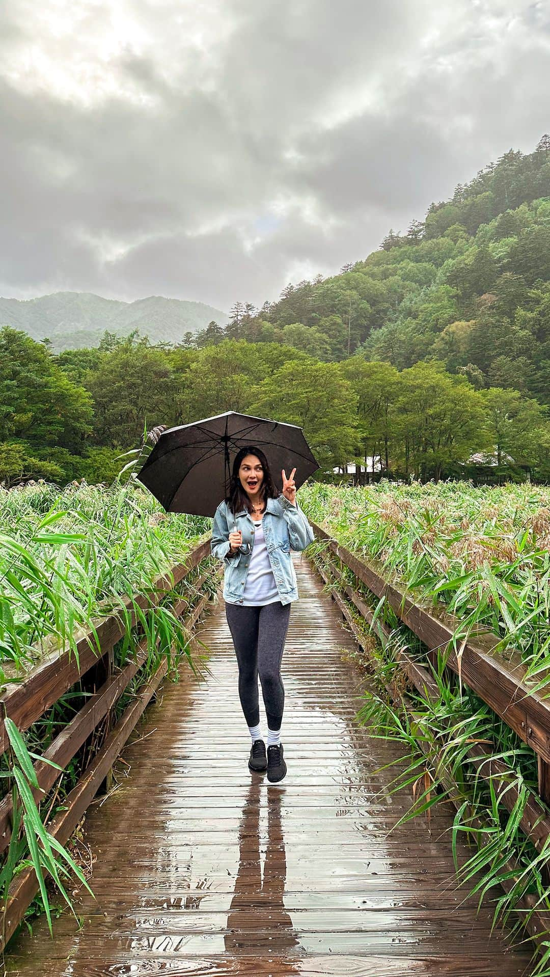 ルナ・マヤのインスタグラム：「Nature’s masterpiece in Nikko leaves me in awe🏞️✨💚」