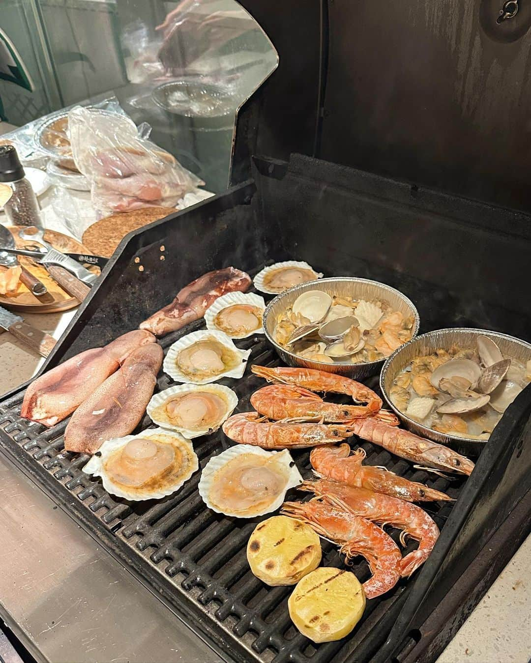 林紗久羅さんのインスタグラム写真 - (林紗久羅Instagram)「. . . . 今年はBBQ 3回できて（オフ会入れたら5回） ビアガーデンプロレスにも挑戦して こちゃをドラゲに巻き込めて 新旧SARDメンバーのショベポが激レアで 2021フレエンメンバーの安定感が好きで ククちゃんとコジちゃんがかわいくて🐶 とても素晴らしい夏でした🍉 . 遊んでくれたみんなありがとう🥹❤️ 来年は海に挑戦したいです笑 . . . #bbq #キラナ #キラナガーデン豊洲 #夏休み #プロレス #ddt #ddtpro #ddtプロレスリング #dragongate #ドラゴンゲート #ドラゲ #プ女子 #プロレス観戦 #ビアガーデン」9月9日 12時58分 - sa1210ku