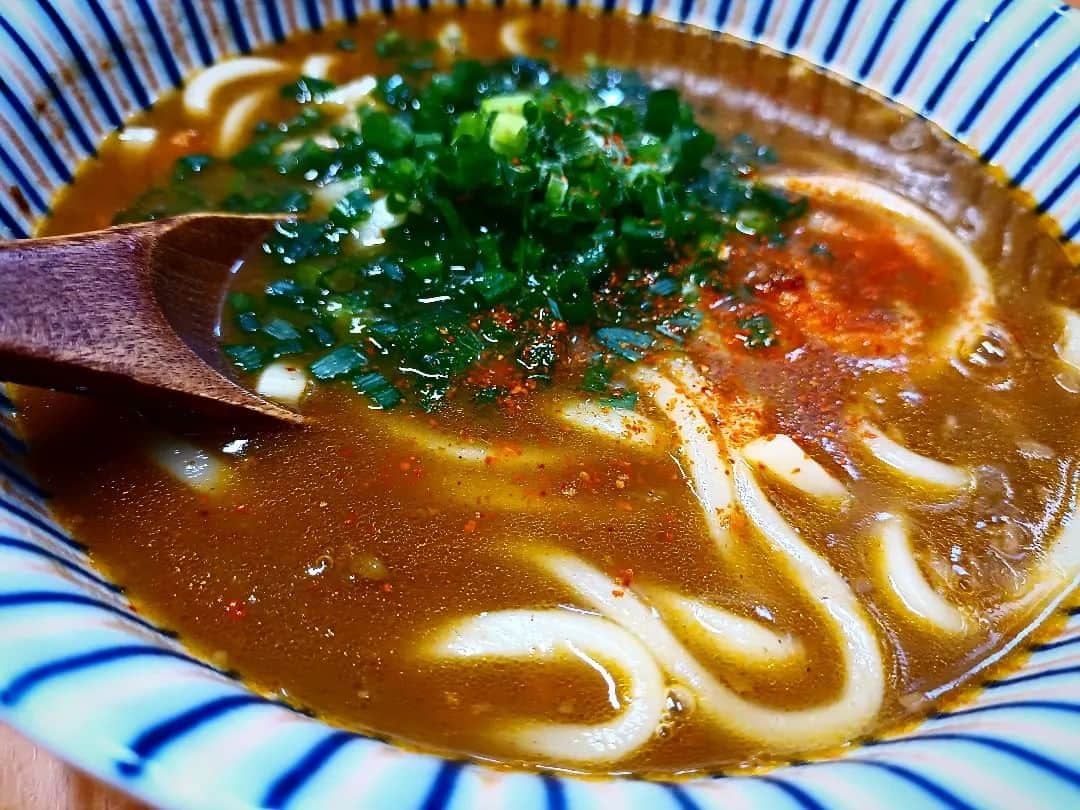 松本隆博のインスタグラム：「。⁡ ⁡朝はカレーライス⁡ ⁡昼はカレーうどん⁡ ⁡俺は加齢臭…やかし‼️⁡ ⁡⁡ ⁡還暦少年 松本隆博⁡ ⁡」
