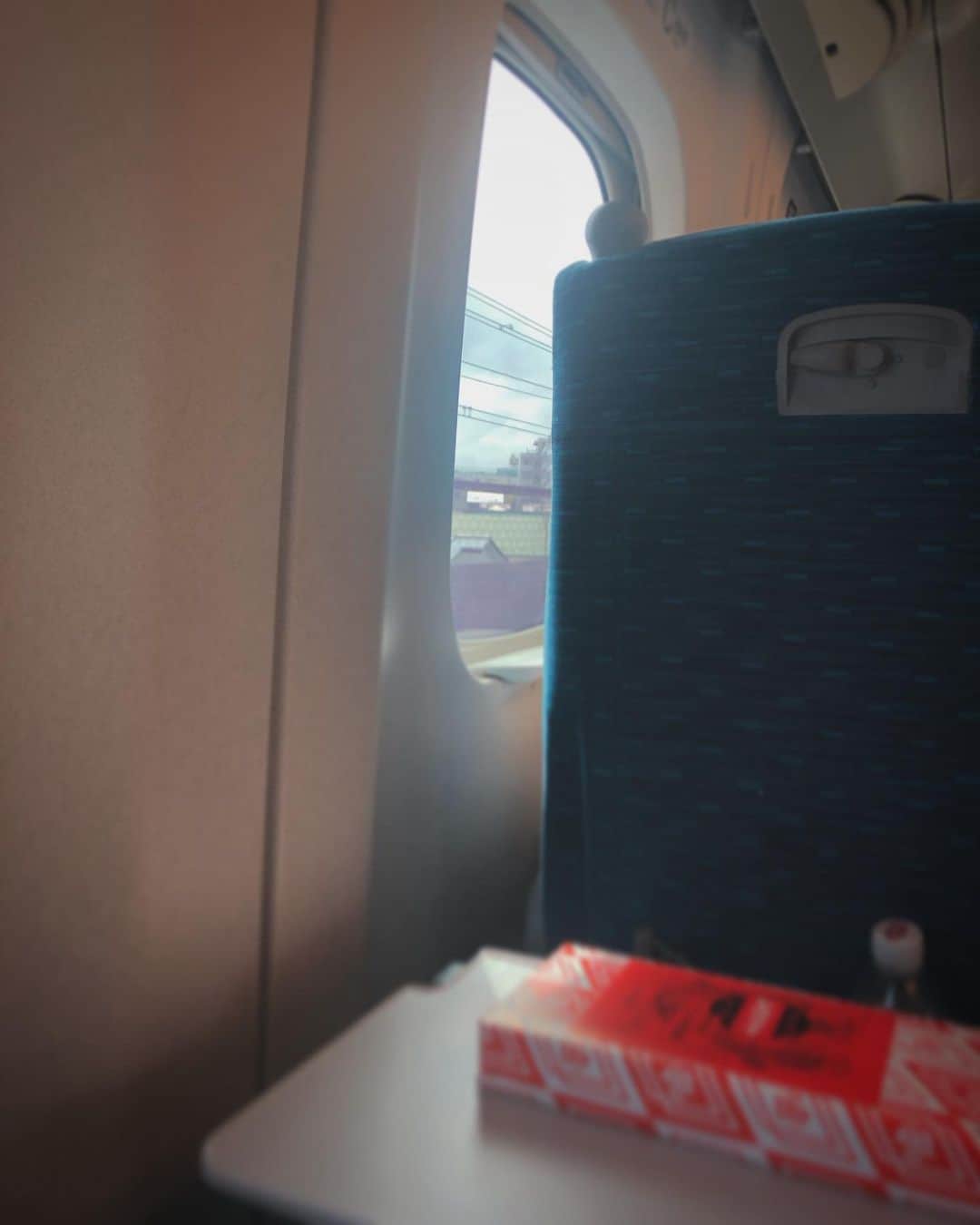 のインスタグラム：「さて。2月から続いていたsincerely grateful発売記念、いろんなとこへ行きました。 いよいよ今月でおわり。さみしい。  9/9(土) 奈良 ろくさろん 9/10(日) 名古屋 ミスターケニーズ 9/14(木) 宮崎 サルマンジャー 9/16(土) 熊本人吉 ひとよし森のホール 9/17(日) 熊本玉名 一心会館たんぽぽ堂 9/18(月) 熊本東区 inori Shinobutake 9/23(土) 大分 サリーガーデン 9/24(日) 別府 Amane Resort Seikai  お待ちしてます。ぜひ聴いてやってください。」