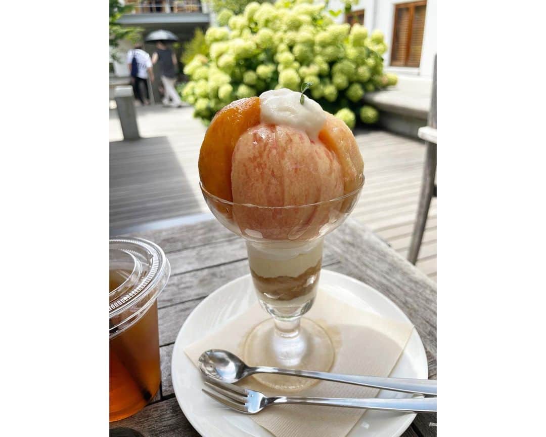 農海姫夏さんのインスタグラム写真 - (農海姫夏Instagram)「7月の最後に桃のパフェ食べに行った🍑 お家で食べる桃もいっぱい買った♡」9月9日 13時18分 - hina_noumi