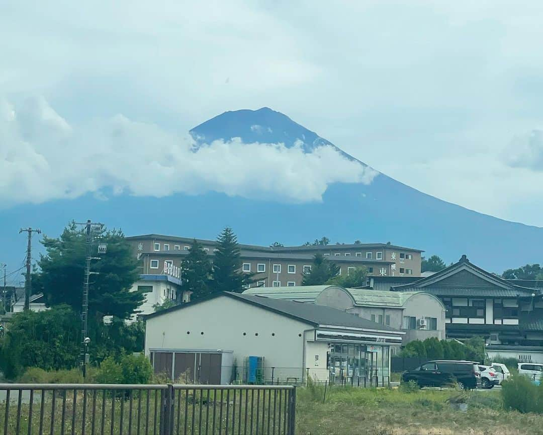 農海姫夏さんのインスタグラム写真 - (農海姫夏Instagram)「7月の最後に桃のパフェ食べに行った🍑 お家で食べる桃もいっぱい買った♡」9月9日 13時18分 - hina_noumi