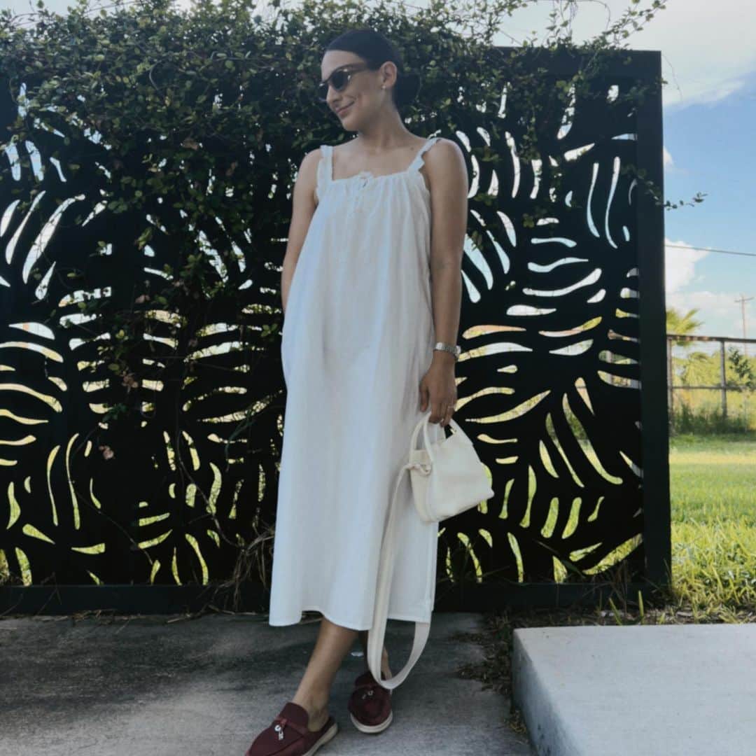Ana Brenda Contrerasのインスタグラム：「Qué hago para que no se acabe el verano ? 💐🌷🌹🌼🌸🌺🌞」