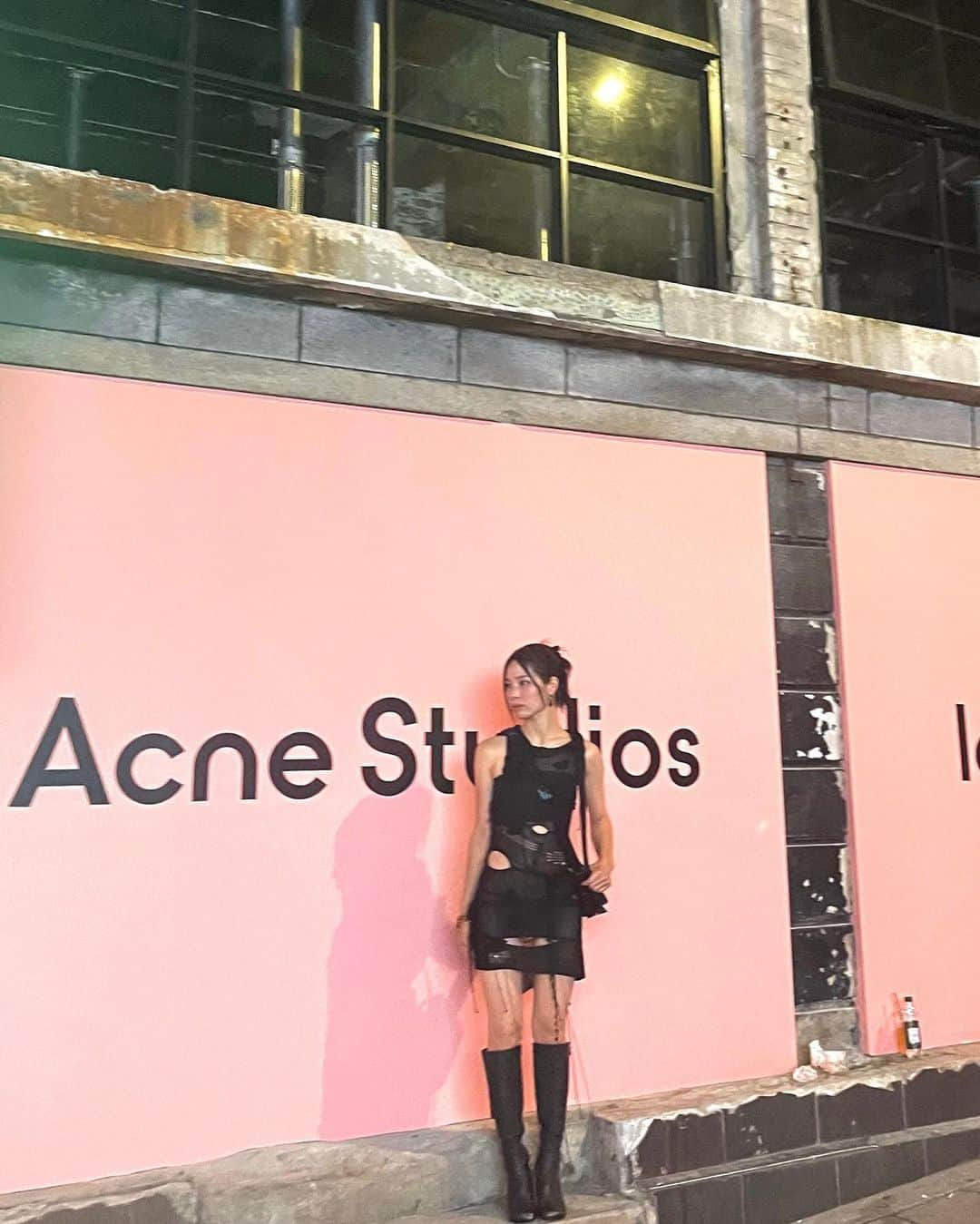 イム・キムさんのインスタグラム写真 - (イム・キムInstagram)「@acnestudios beautiful night🖤🖤🖤🥀🥀🥀✨✨✨」9月9日 13時32分 - limkim12121