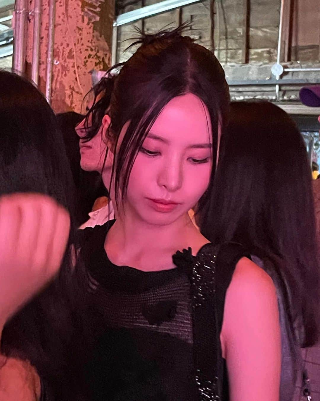 イム・キムのインスタグラム：「@acnestudios beautiful night🖤🖤🖤🥀🥀🥀✨✨✨」