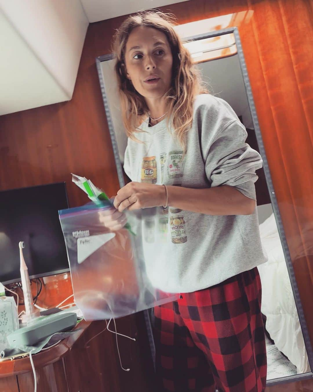 アレクサ・ヴェガさんのインスタグラム写真 - (アレクサ・ヴェガInstagram)「I haven’t acknowledged that I turned 35 yet (which is absolutely nuts to me. How in the world am I already 35?!) It was an emotional roller coaster month for many reasons. But I feel beyond blessed and thankful to God for this life that I get to live. Since I’m a mama my phone only has tons of photos of my family… but I found this gem (taken by Kingston the day after my bday 🤣). Yes, that’s an awesome pickle sweatshirt. I know I’m cool. 😎」9月9日 13時35分 - vegaalexa