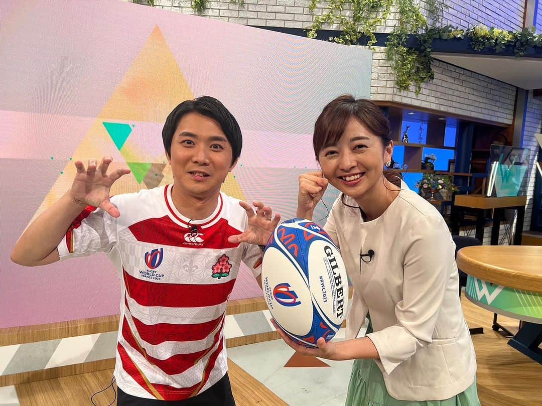 山本隆弥のインスタグラム：「･･･ いよいよラグビーワールドカップ開幕！ 本日のウェークアップに福岡堅樹さんが出演。 実演しながらの解説分かりやすかった！  #ラグビー #福岡堅樹 #ウェークアップ #ytv」