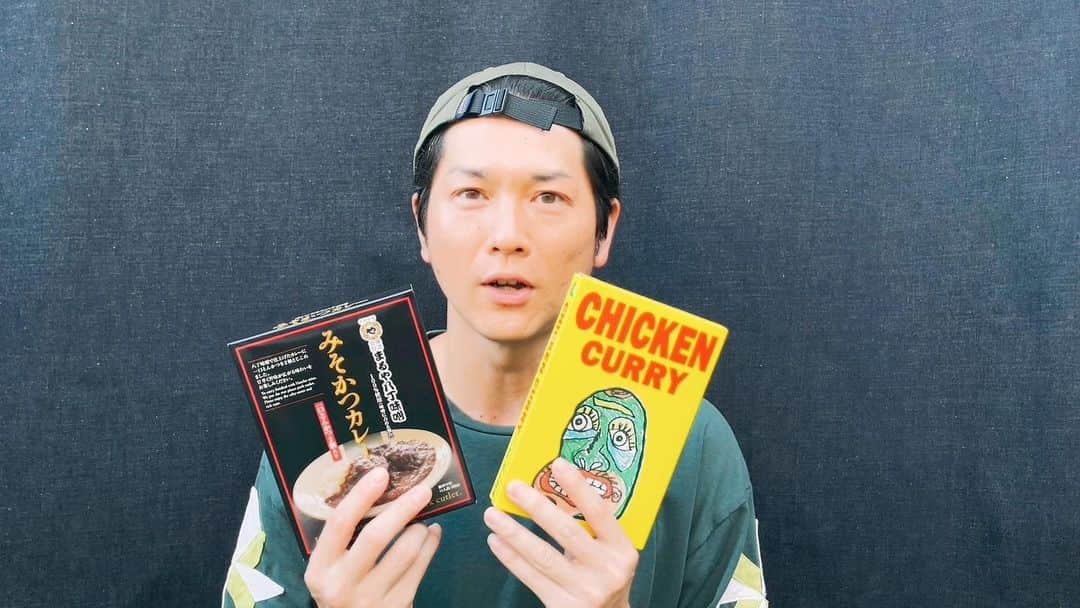 青山草太のインスタグラム：「レトルトカレーミュージアムというのを見つけたので、気になるレトルトカレーを2つ買ってみました。  折角なのでベランダで少しでもアウトドア感を。  https://youtu.be/nJyUGOKtOx4?feature=shared  #青山草太#sotaaoyama #カレー#レトルトカレー #curry#ベランダ #beranda  #アウトドア風 #outdoors」