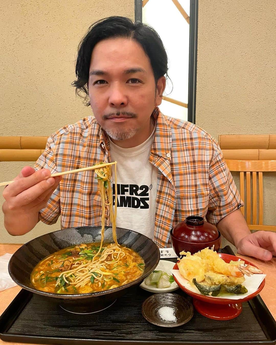 Juniorのインスタグラム：「腹ごしらえしてマットンさんとトークショー  #野良ニンゲン」
