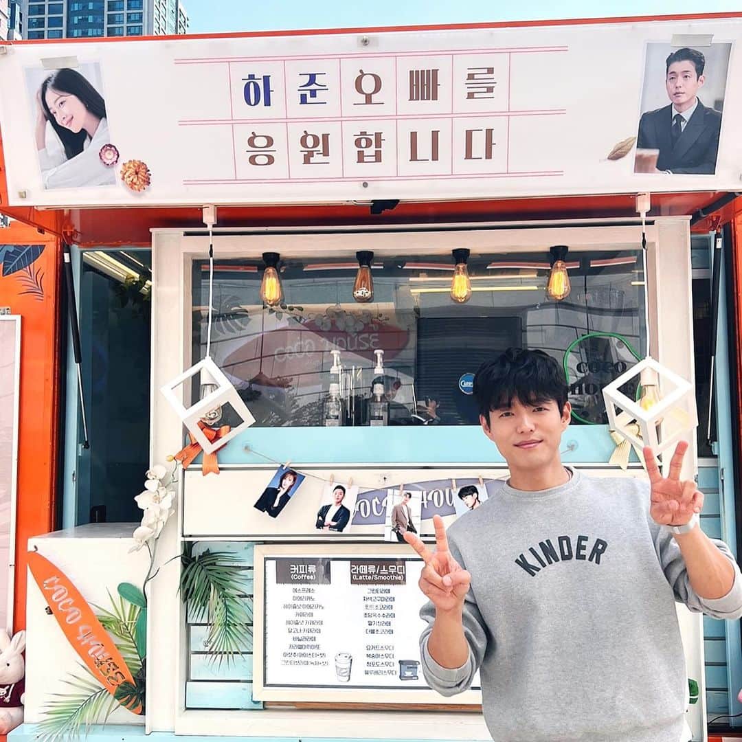 さんのインスタグラム写真 - (Instagram)「감동...🥹🥹🥹  고마워요.. 홍조씨..🙇🏻‍♂️🙇🏻‍♂️🙇🏻‍♂️🙇🏻‍♂️🙇🏻‍♂️🙇🏻‍♂️🙇🏻‍♂️」9月9日 14時00分 - actor_hajun