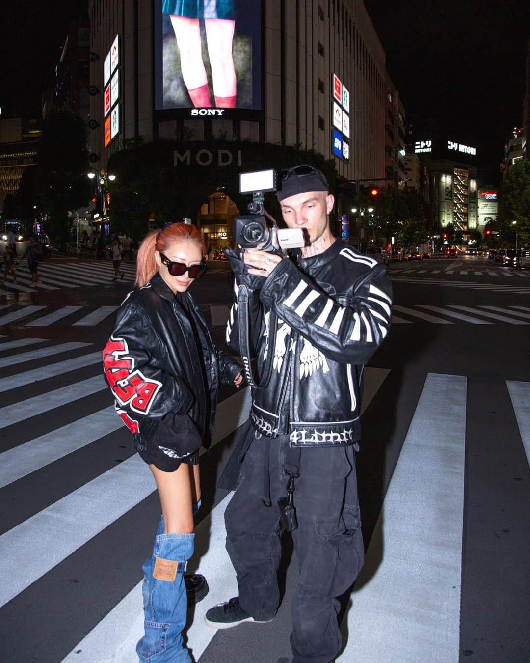 MARISさんのインスタグラム写真 - (MARISInstagram)「My favorite Betty chan Jacket ❤️ Shibuya hopping with my brother P from Europe.🌎 New @marristea_vintage boots cover of this year is version up 🔝 ❤️  Loafer: ＠revolve @alexanderwangny  #revolve #revolveambassador #revolveme #リボルブクロージング」9月9日 14時03分 - marristea