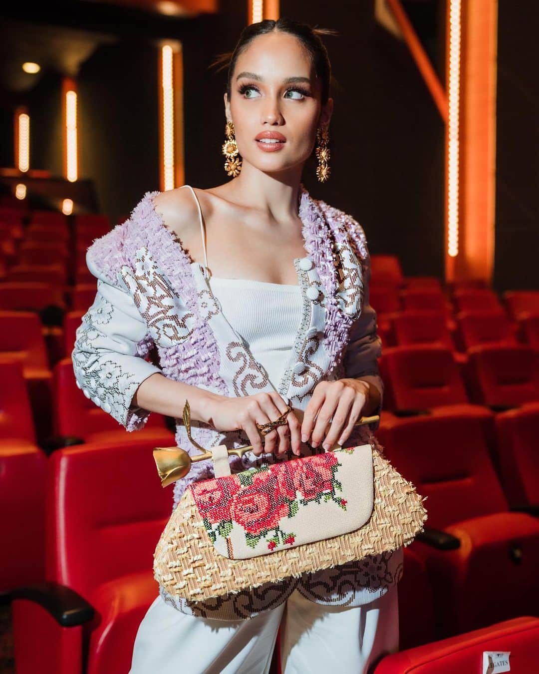 Cinta Lauraのインスタグラム：「Moments before my panel at the ASEAN Youth Summit 2023.   📸: @bengurion.works  💄: @leoafandi_  💇‍♀️: @ranggayusuf  Dressed in @totonthelabel  Styled by @ivanteguhsantoso」
