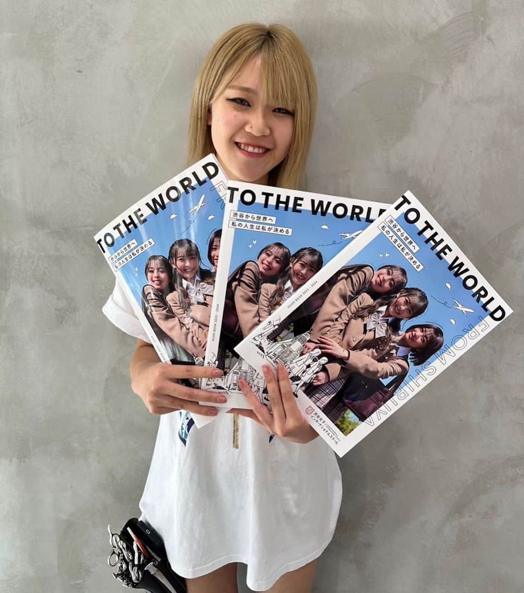 hair_ISMのインスタグラム：「ISM各店舗にございますので、 是非ご覧下さい😊⭐️ ※表参道店は明日以降になります。  #repost @ismjunyoshida via @PhotoAroundApp  御父兄の皆様、中学3年生の皆様 お待たせいたしました。 渋谷女子インターナショナルスクールの 新しいパンフレットが届きました。 ISM全店舗にご用意してあります。 表参道店は明日以降となります。 ご興味ある方は是非。 #渋谷女子インターナショナルスクール #シブジョ　#中学生　#JC #jk #英会話　#YouTube #tiktok  #メディアコントロール」