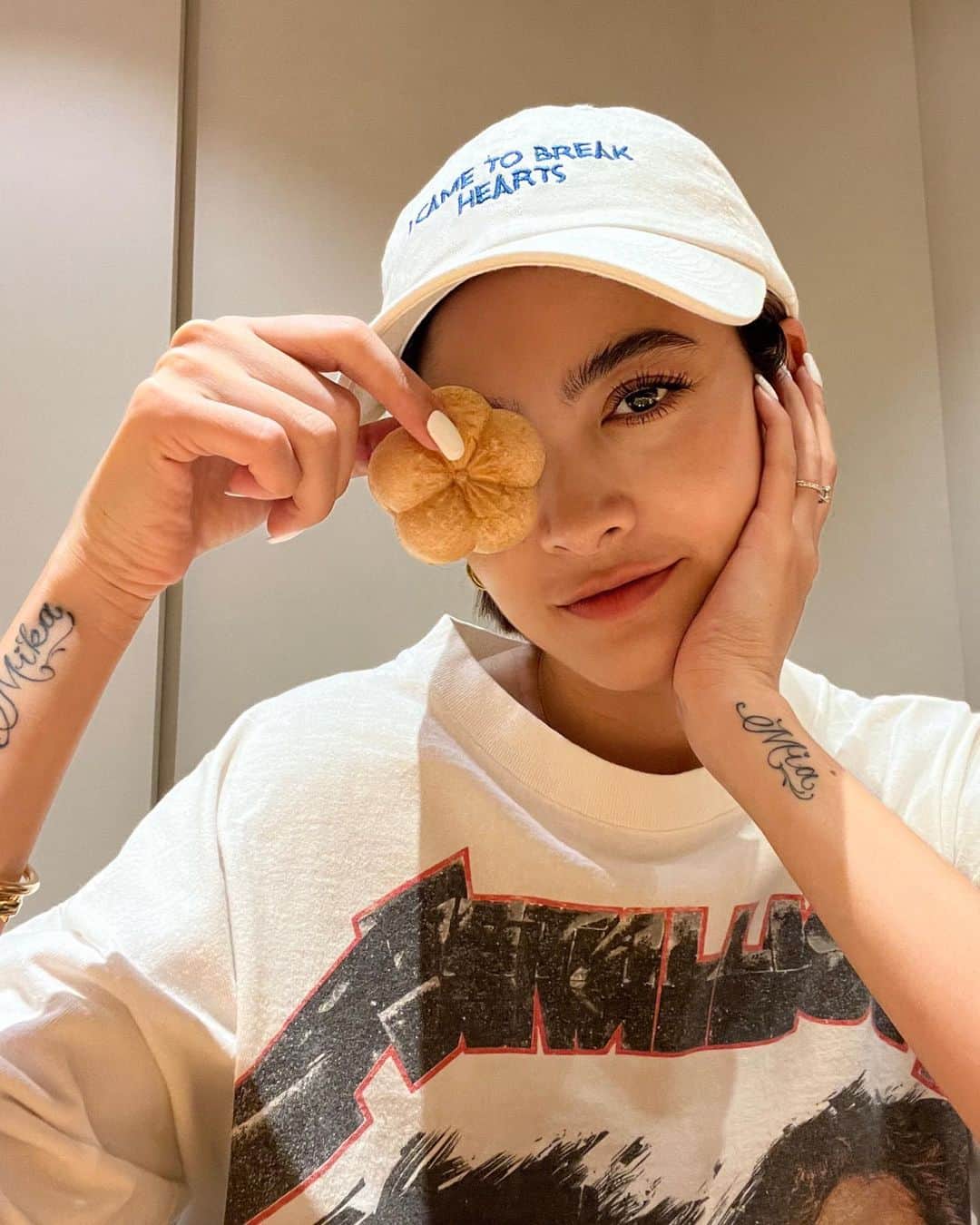マギー・ラースリー・バーレンシエガーのインスタグラム：「Happy meal 🍣🐙🍶🍘」