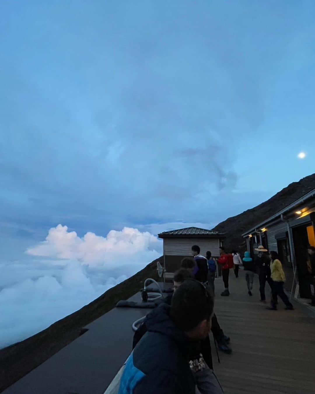 TIKAさんのインスタグラム写真 - (TIKAInstagram)「コロナあけて久しぶりに富士山へ。 もう少し体力つけなあきませんねぇ。 お疲れ様でした。  2023.8.26」9月9日 14時25分 - tika_ikeda