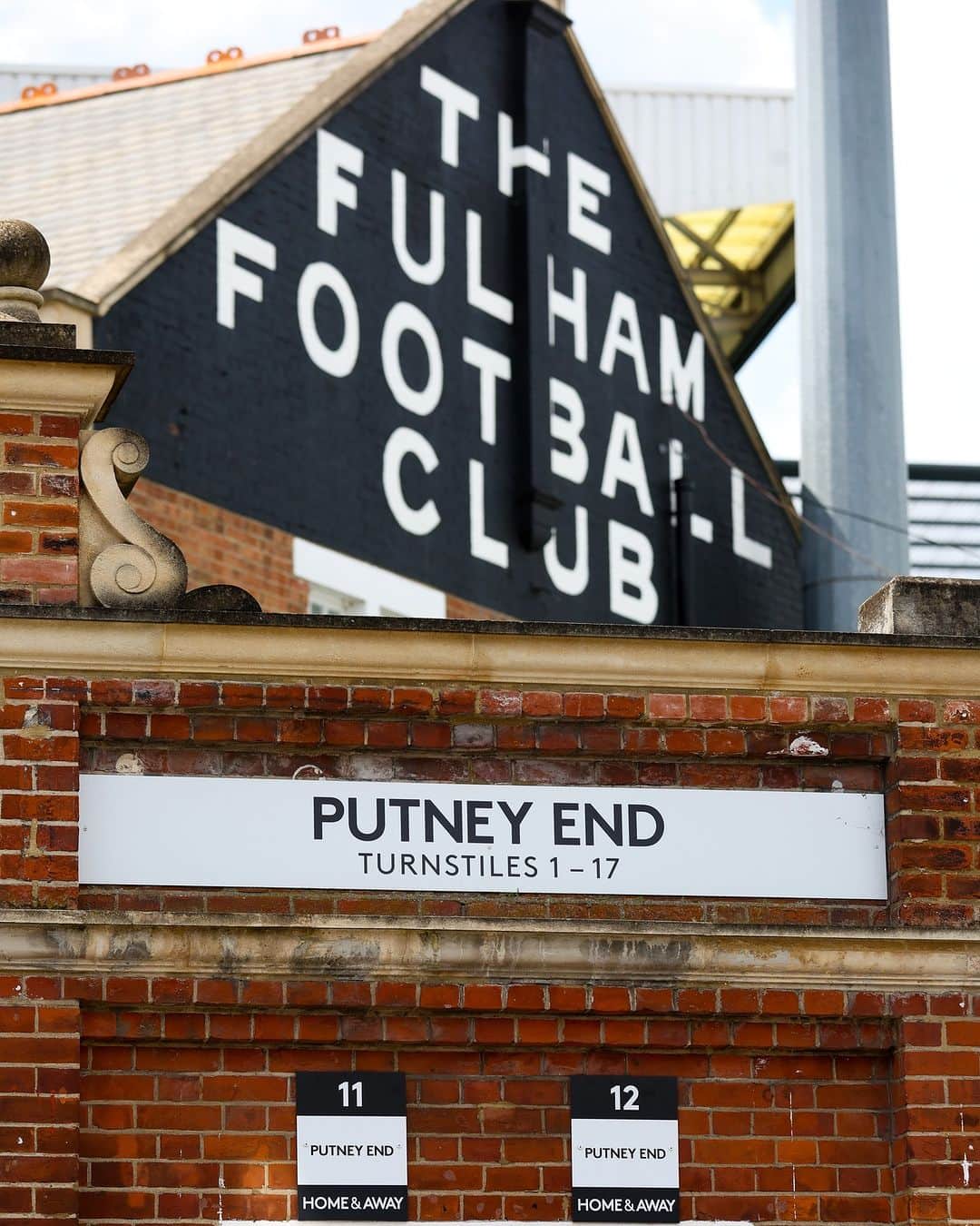 フラムFCさんのインスタグラム写真 - (フラムFCInstagram)「Fulham-less Saturdays. 😒」9月9日 20時00分 - fulhamfc