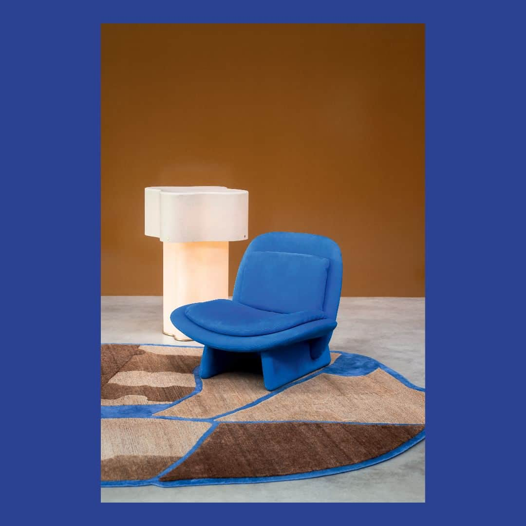 Baxterのインスタグラム：「MOOD BOOK 2023 ✨  A declaration of love for electric blue, enhanced by the combination with Grand Antique d’Aubert marble and the warm reflections of brass or yellow onyx  📷 @andreaferraristudio   ELLI armchair by @christophedelcourt  NUVOLA lamp by @dragaandaurel  ARAN carpet by Baxter P.   #baxtermadeinitaly #moodbook2023 #leather #design #interiordesign #madeinitaly #milan #italy #luxury #interior #collection2023 #newcollection」