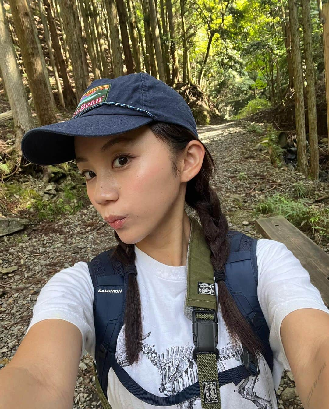 薮下柊さんのインスタグラム写真 - (薮下柊Instagram)「トレッキング日和でした⛰️☀️  新しく新調した @tevajapan のサンダルで沢渡りもへっちゃらでした〜✨  ポパイも自然大好きなので楽しそうでした〜！  最近涼しくなってきて嬉しいね😆🐾 しぜんは私たちの宝物🌱  #登山 #ハイキング #トレッキング #大型犬のいる生活」9月9日 20時00分 - __yabushita_shu__