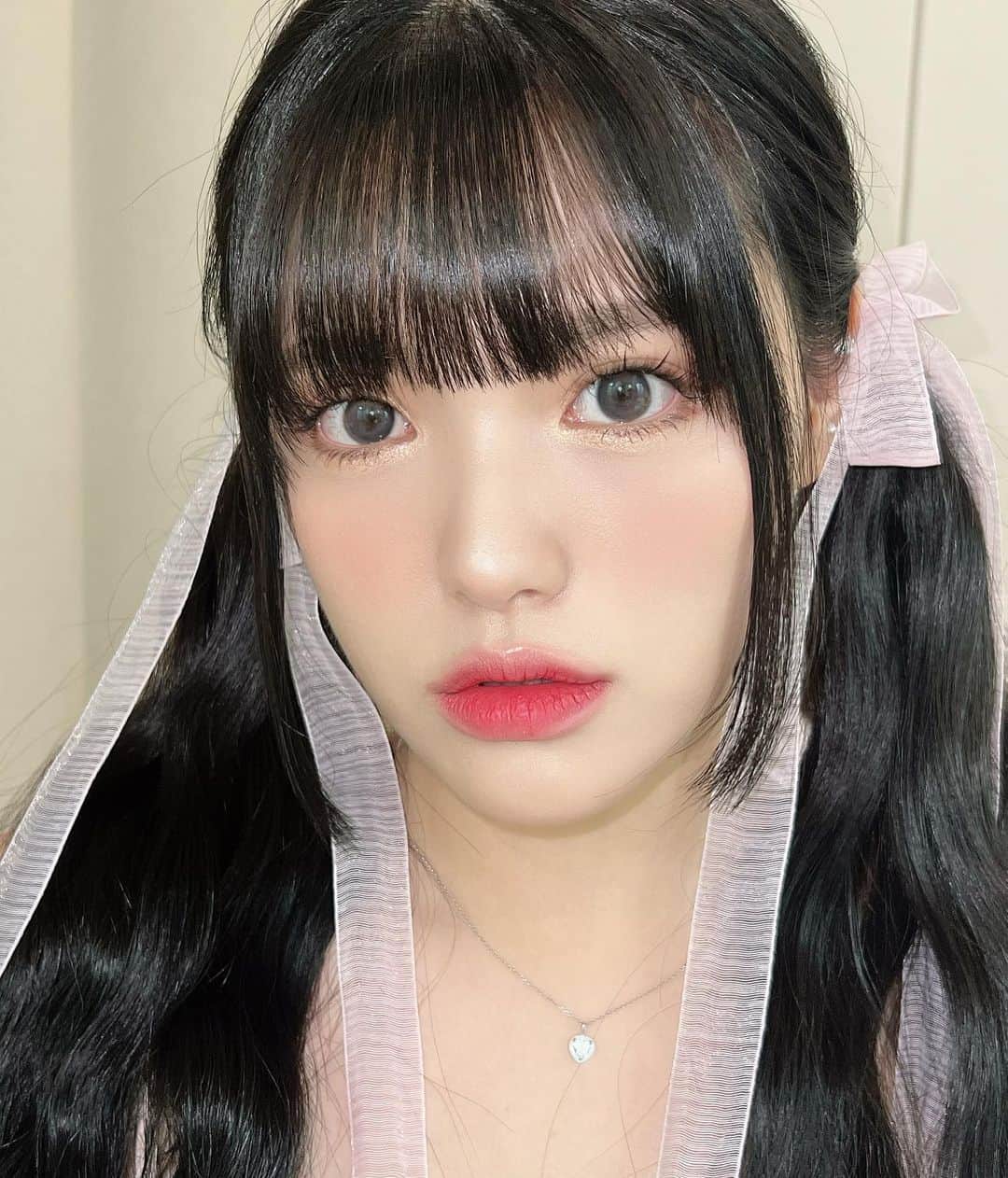 イ・グムヒのインスタグラム：「このメイク気に入ったよ🎀💞💫🌷📸」