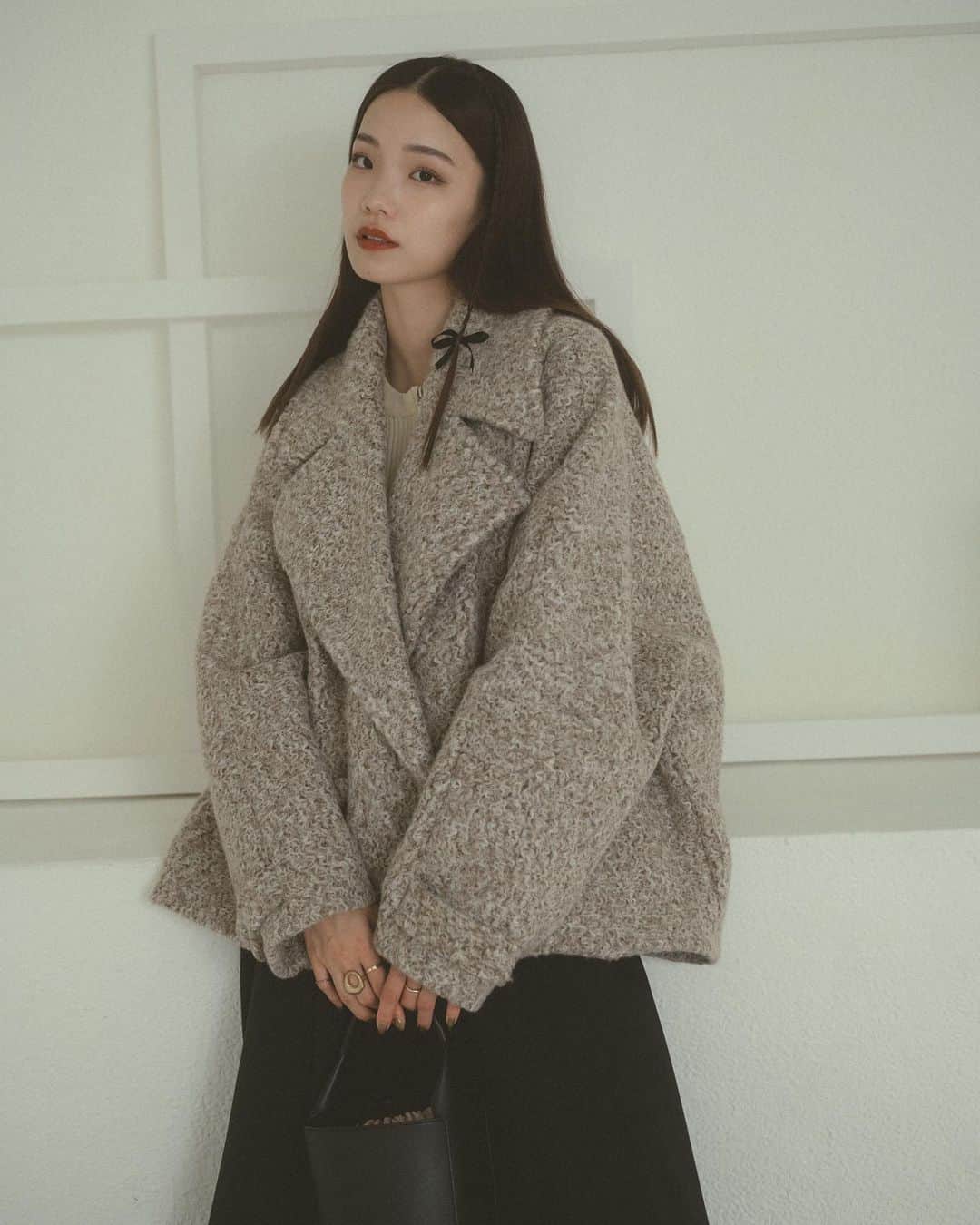 Vannie Officialのインスタグラム：「boucle big collar coat ivory / beige / gray ¥9,900(tax in) #vannie_u」