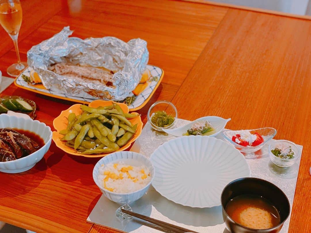 英玲奈さんのインスタグラム写真 - (英玲奈Instagram)「#最近の食事 全然アップ出来ていませんでしたが、 相変わらずのおばあちゃんお献立、 作っております。  #ていねいな暮らし #季節を感じる暮らし#からだにいいこと#料理 #からだにやさしいごはん #おうちごはん#家族の健康守りたい#10年後の健康の為に#無添加#無化調#オーガニック#低gi #美腸活#趣味生活#料理家#erenakitchen #娘#daughter#2歳9ヶ月#女の子ママ#girlmom#女の子幼児#girlbaby#親バカ部#毎日が特別#子供のいる生活#ていねいな子育て」9月9日 14時33分 - erena_erenyan