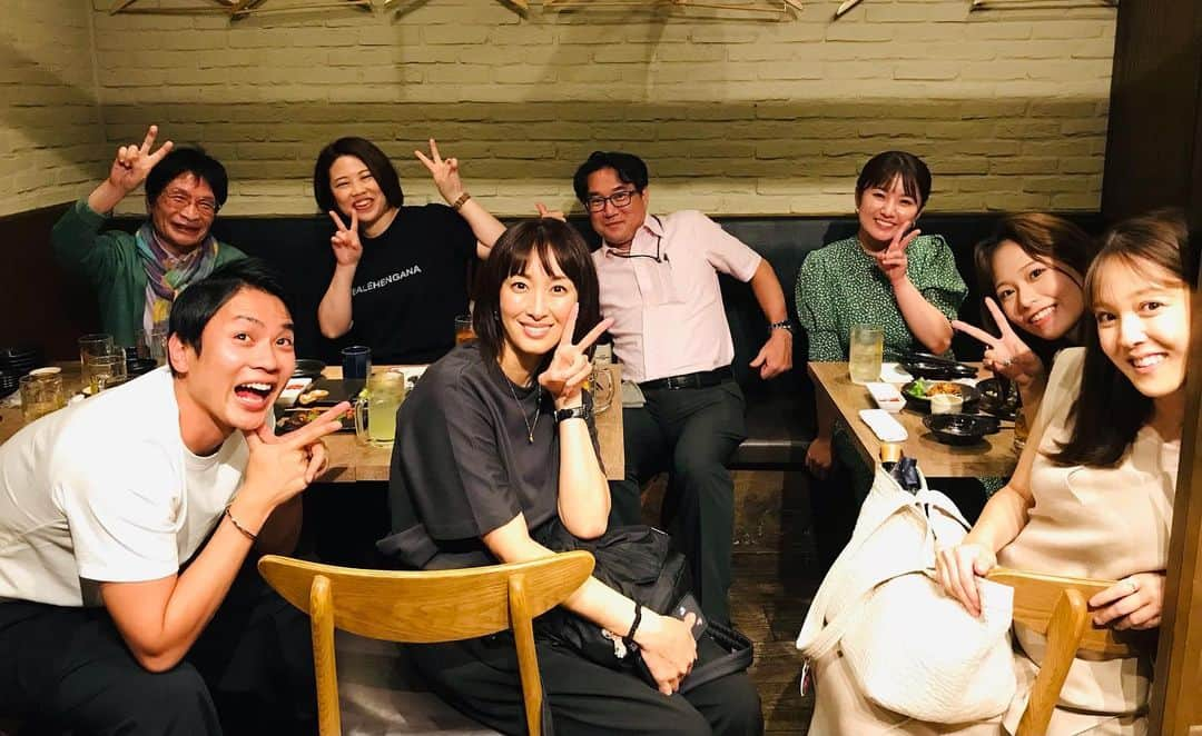 尾木直樹のインスタグラム：「「newsおかえり」（朝日放送）木曜日のメンバーと初めてのお食事会(^.^)番組終わりに皆んなで集いました〜楽しく盛り上がったよ！！ ｰ #朝日放送#newsおかえり#お食事会#楽しく盛り上がる#坂下千里子 さん#岸田奈美 さん#横山太一 アナ #津田理帆 アナ#鷲尾千尋 アナ#木原善隆 さん#中西花 さん #尾木ママ#大阪」