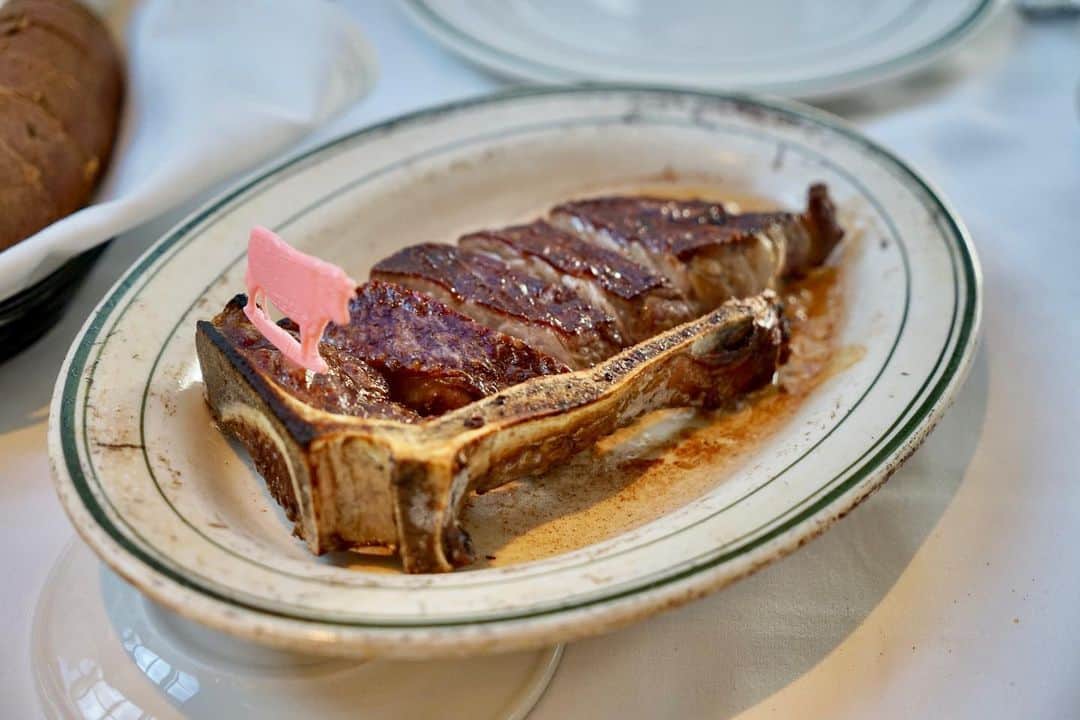 室岡里美さんのインスタグラム写真 - (室岡里美Instagram)「⁂  summer vacation  ステーキって なんでこんなに美味しいのでしょうか。 しあわせ〜でした！  #summervacation #steak」9月9日 15時30分 - htb_satomimurooka